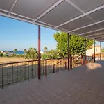 Shoreline Drive House By 