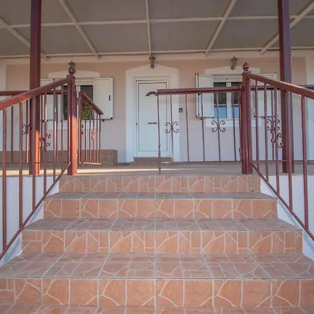 Shoreline Drive House By 