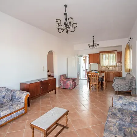 Shoreline Drive House By 