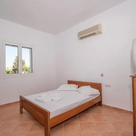 Shoreline Drive House By 