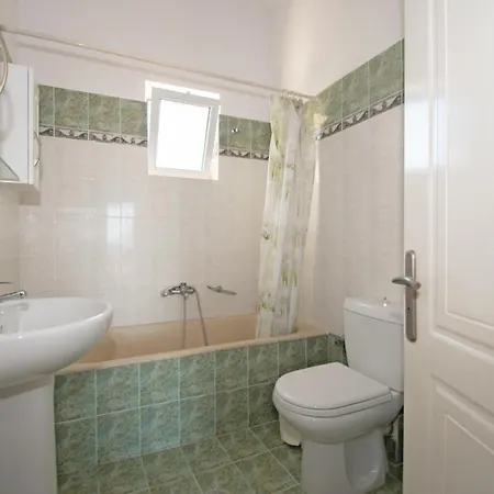 Shoreline Drive House By 