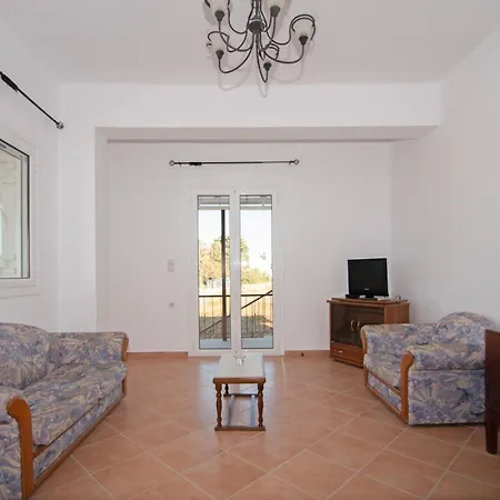 Shoreline Drive House By 