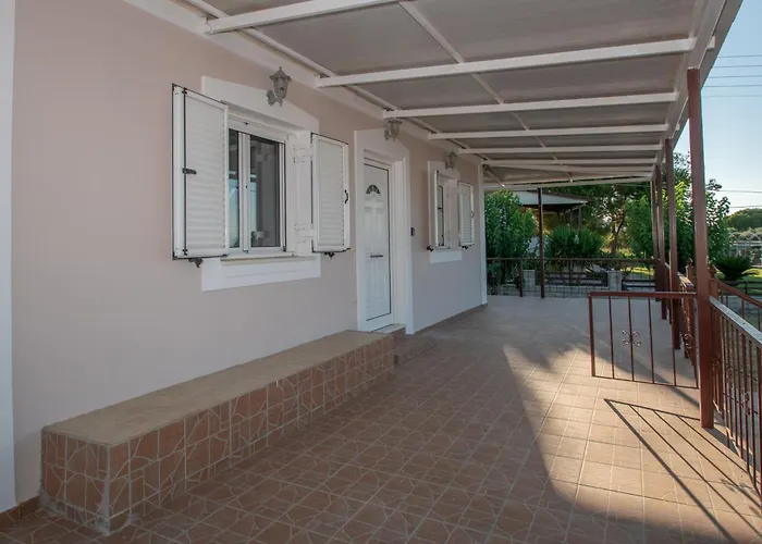 Shoreline Drive House By 