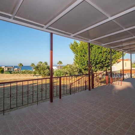 Shoreline Drive House By 