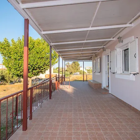 Shoreline Drive House By 